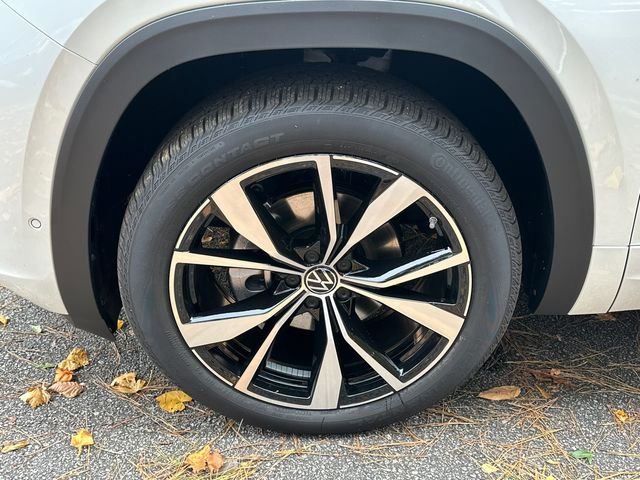 New 2026 White Volkswagen 2.0T SEL Premium R-Line image 11