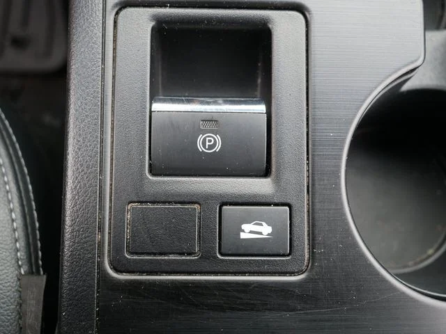 Used 2016 Silver Subaru 2.5i image 32