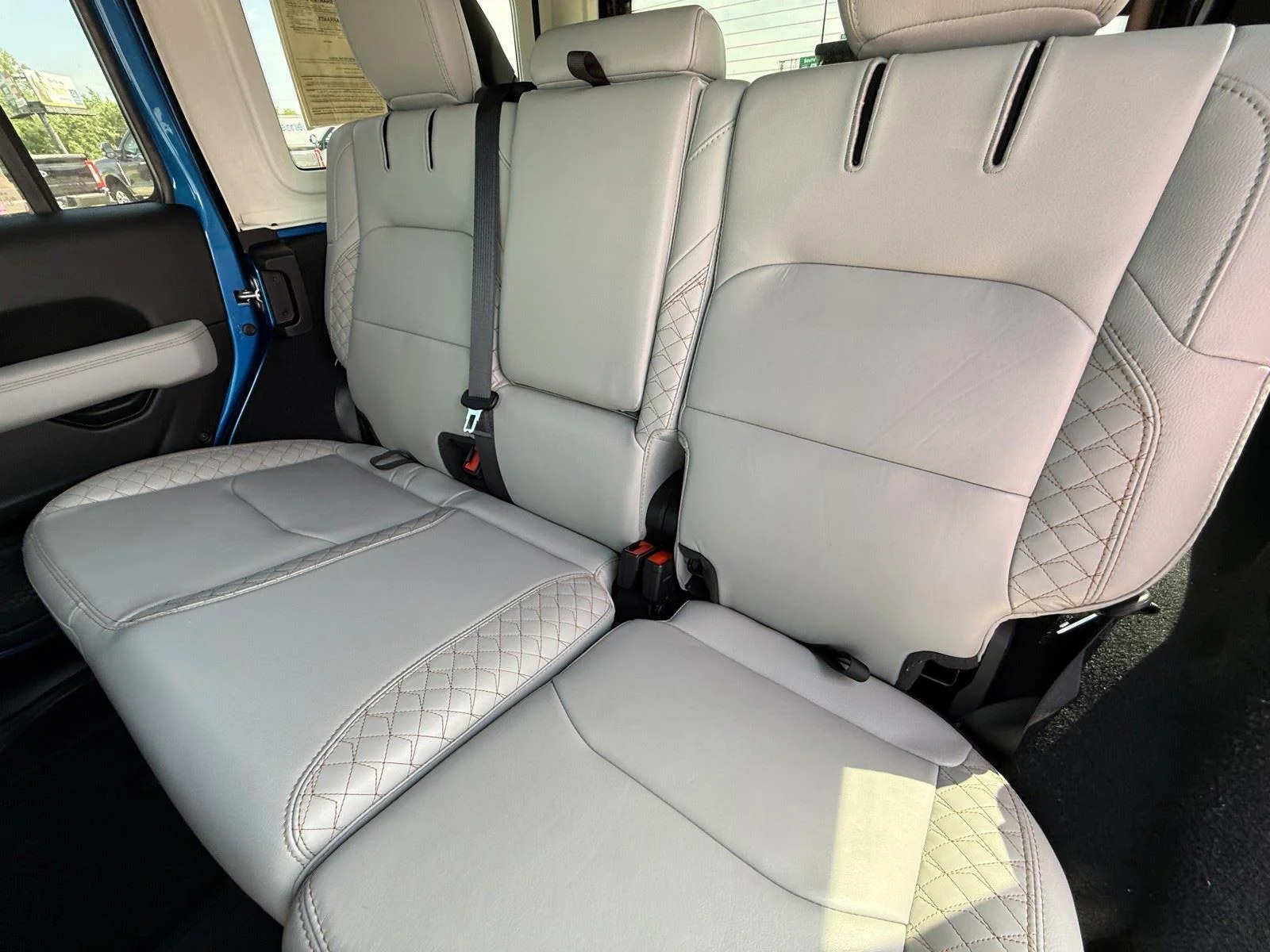 Used 2022 Hydro Blue Pearlcoat Jeep Unlimited Sahara High Altitude image 25