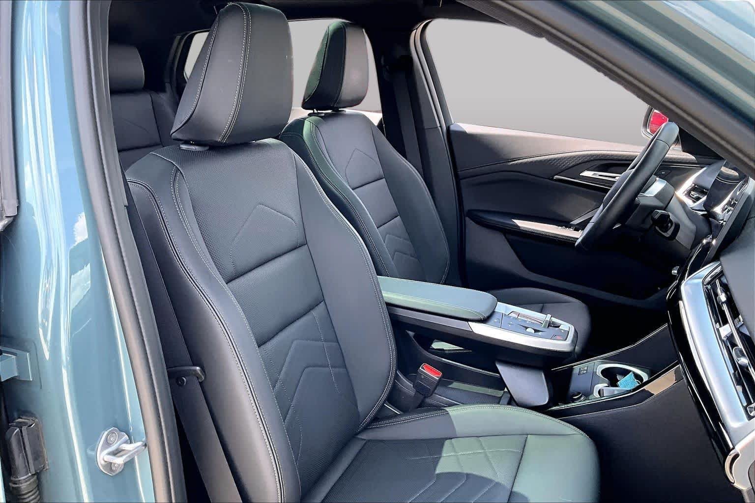 Used 2025 Cape York Green Metallic BMW xDrive28i image 8