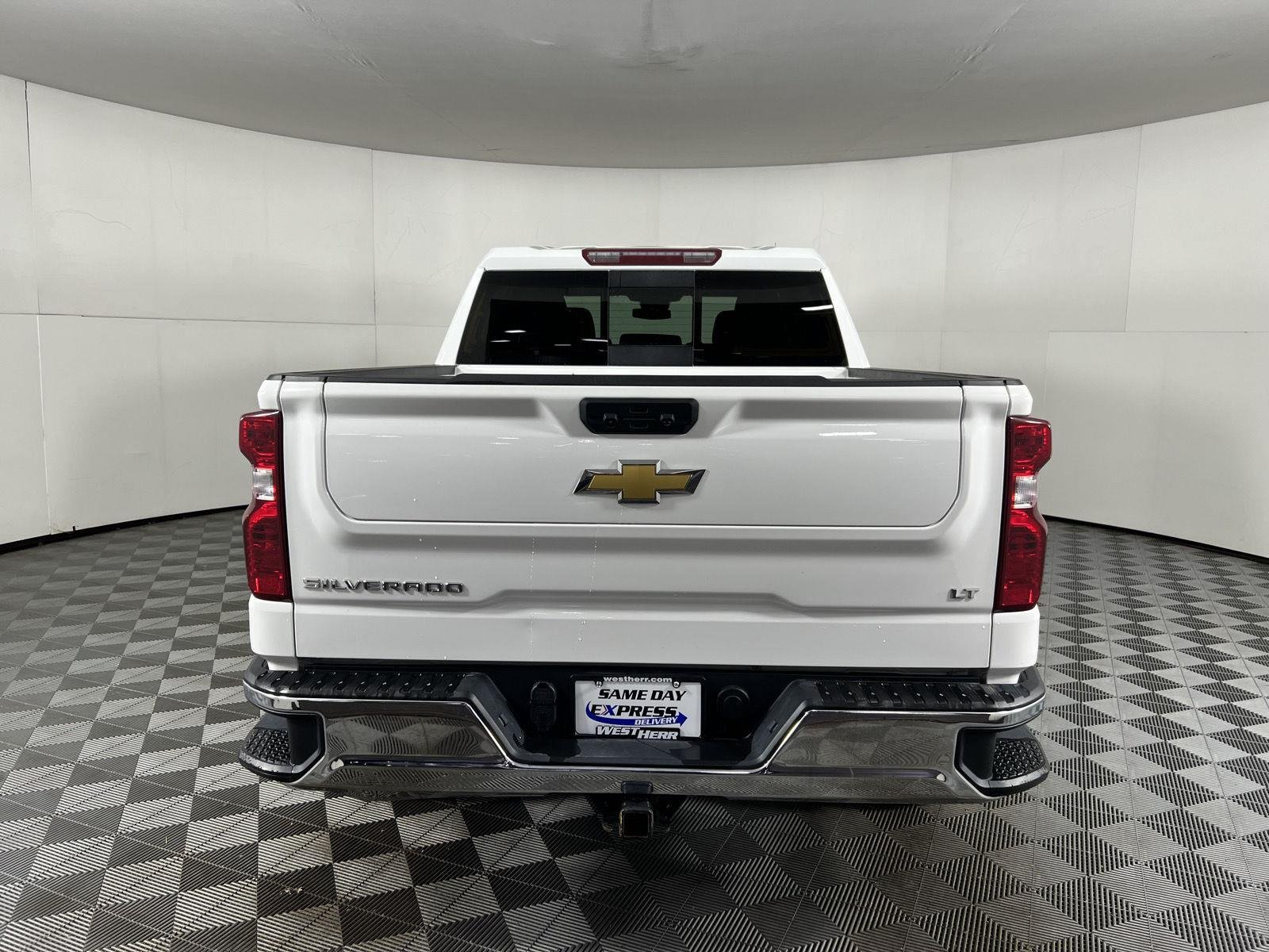 Used 2025 Summit White Chevrolet LT image 22