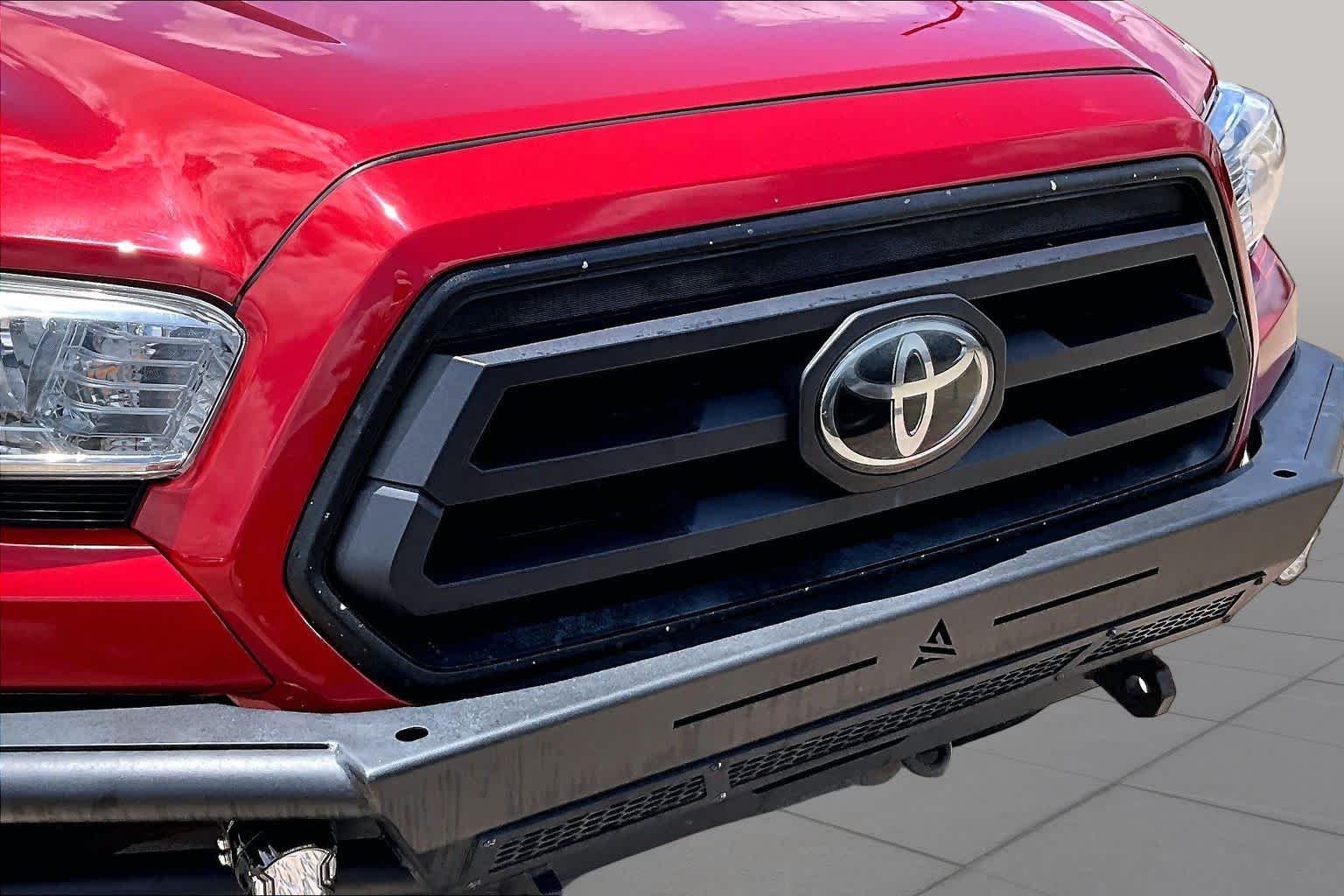 Used 2020 Barcelona Red Metallic Toyota SR5 image 29