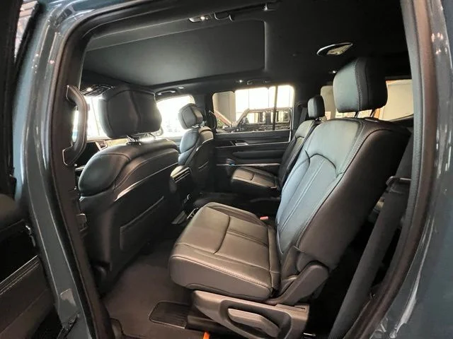 New 2026 Steel Blue Exterior Paint Jeep Summit Obsidian image 16