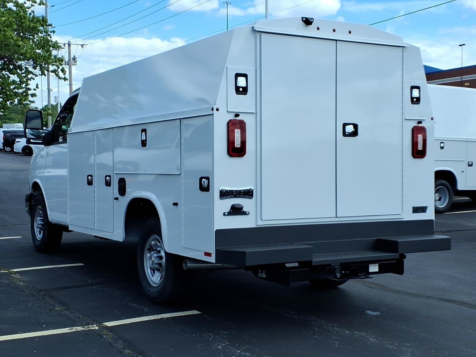 New 2026 Summit White Chevrolet 1WT image 4