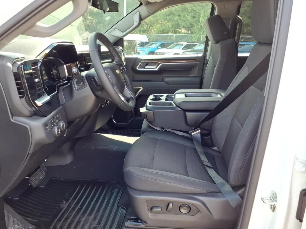New 2026 Summit White Chevrolet LT image 7