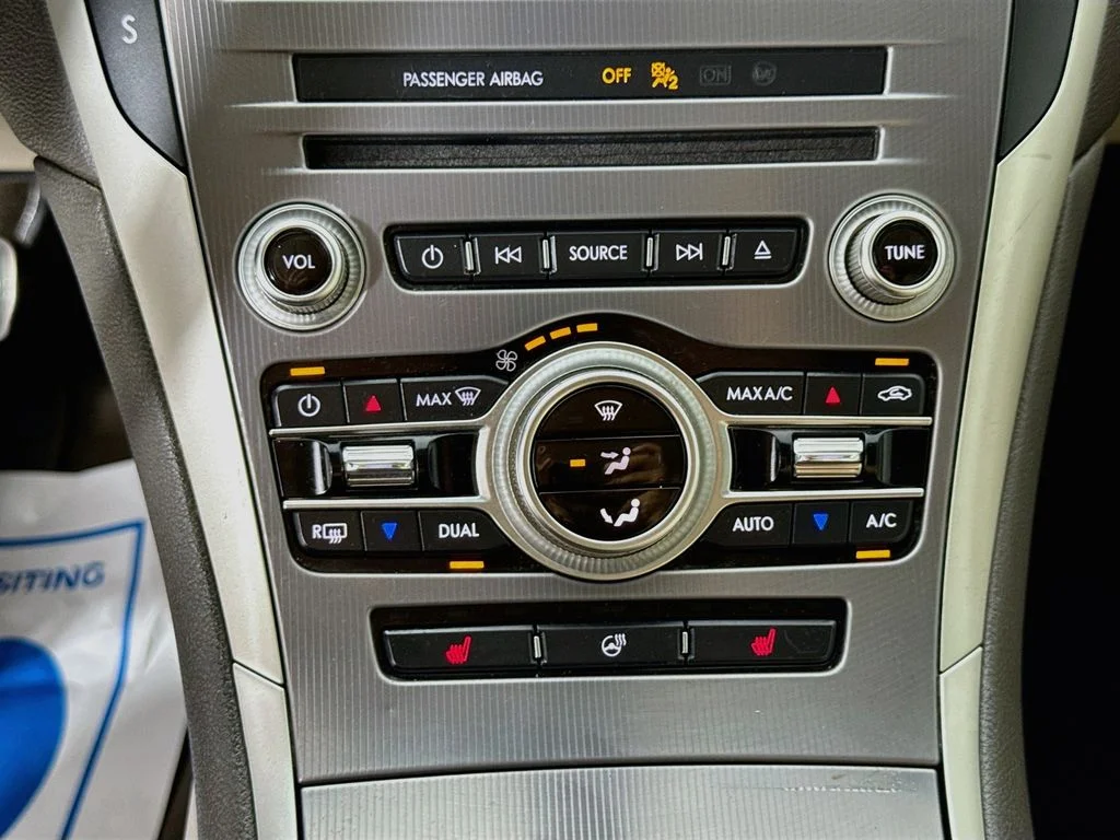 Used 2019 Pearl Metallic Lincoln Reserve image 18