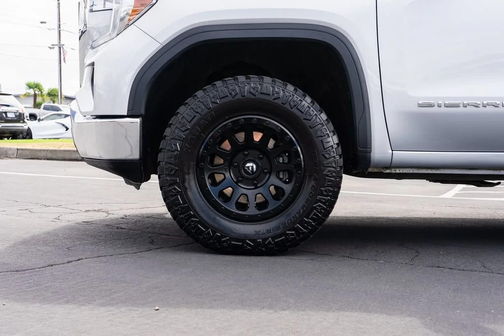Used 2020 Quicksilver Metallic GMC SLE image 7