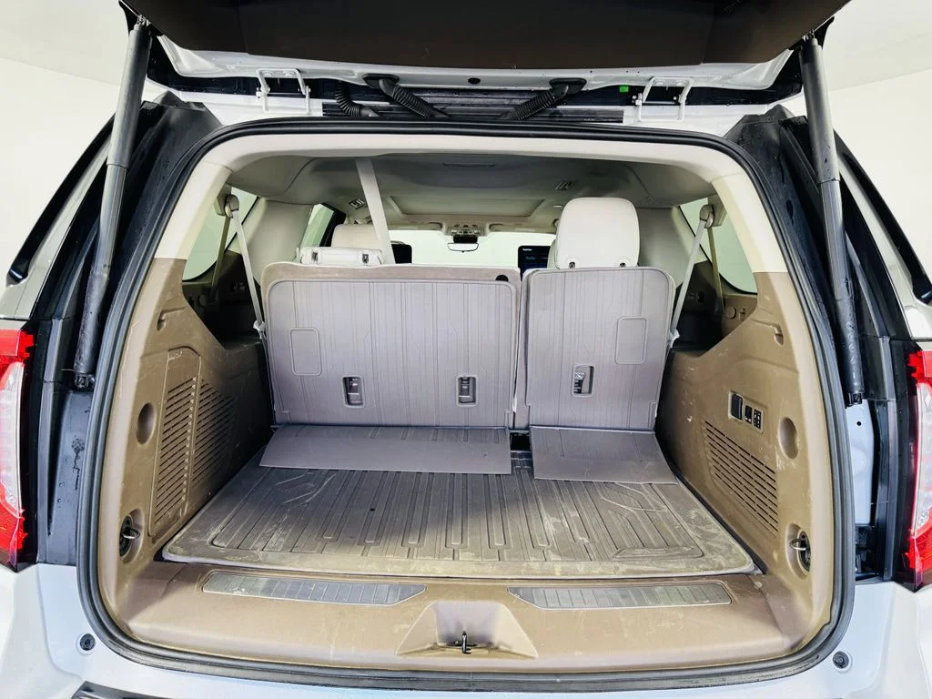 Used 2023 White GMC Denali image 32