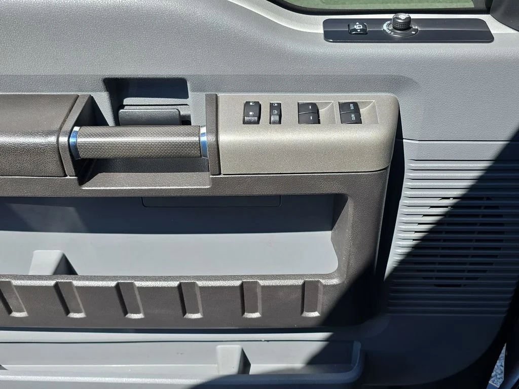Used 2016 Gray Ford XLT image 23
