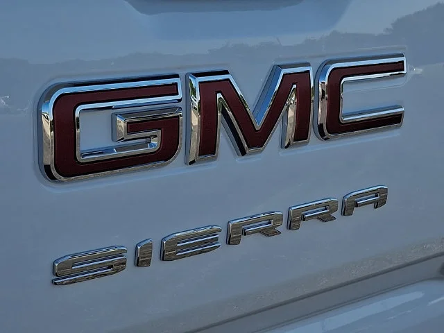 New 2026 Summit White GMC Pro image 21