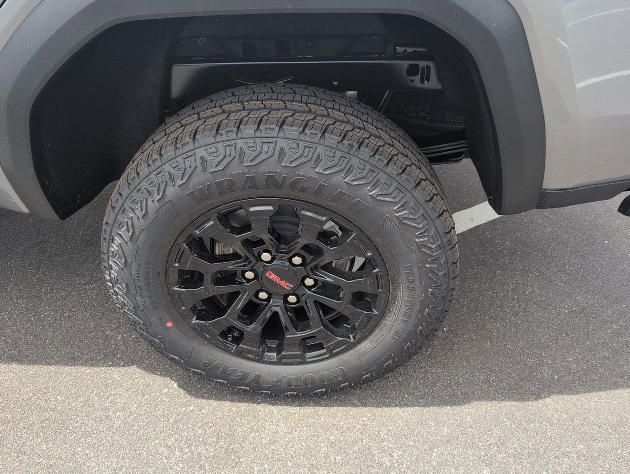 New 2026 Sterling Metallic GMC Elevation image 31