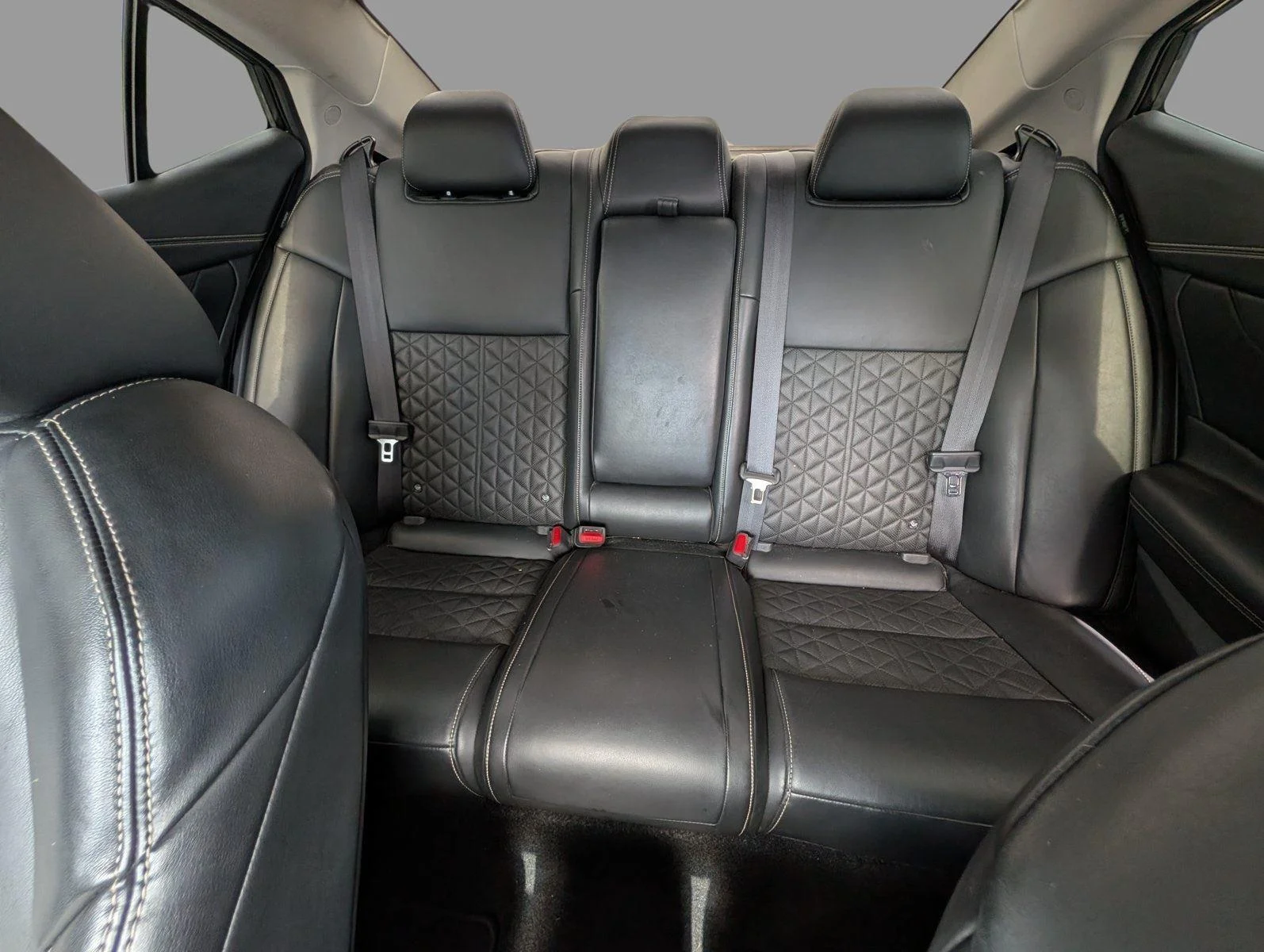 Used 2019 Super Black Nissan Platinum image 13