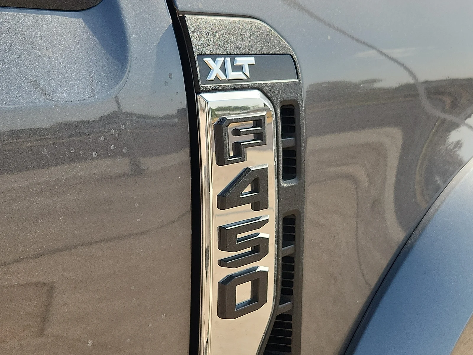 New 2027 Carbonized Gray Metallic Ford XLT image 10