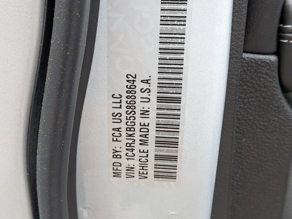 Used 2025 Silver Jeep Limited image 34