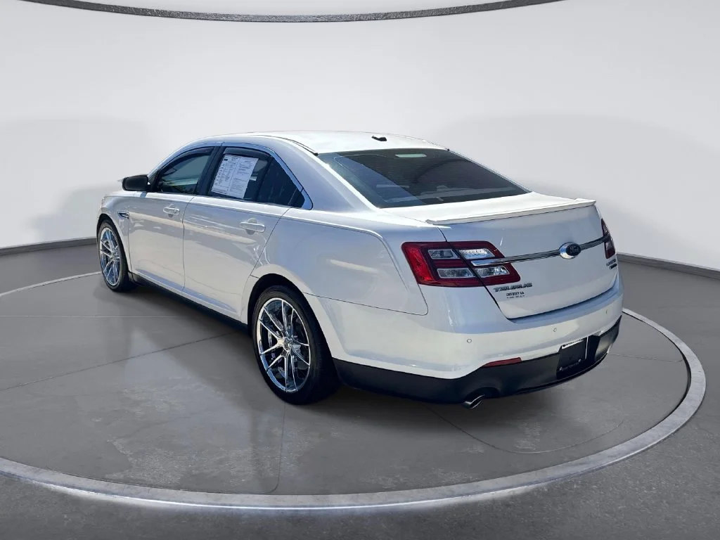 Used 2018 White Ford Limited image 5
