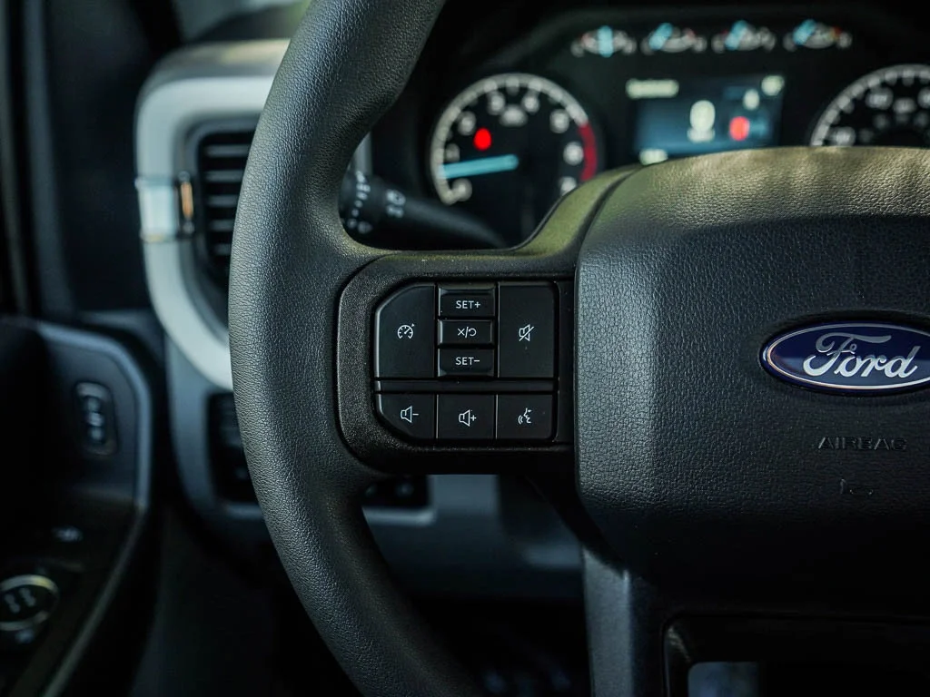 New 2027 Oxford White Ford F-350® XLT image 16