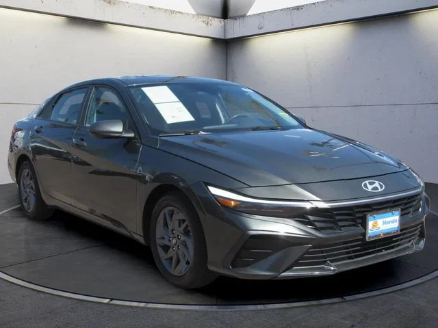 Used 2024 Gray Hyundai SEL image 2