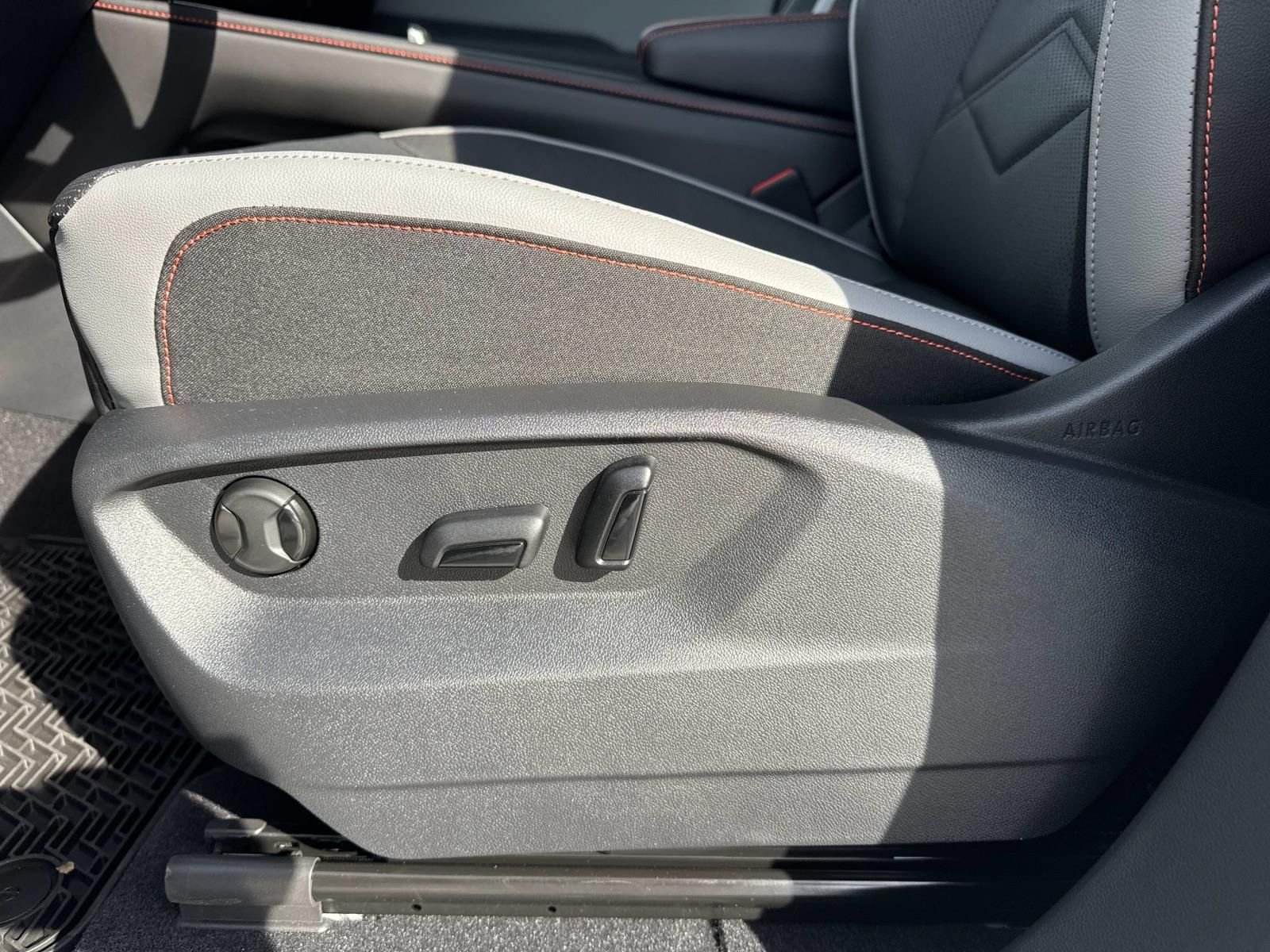 New 2026 White Volkswagen 2.0T Peak Edition image 11
