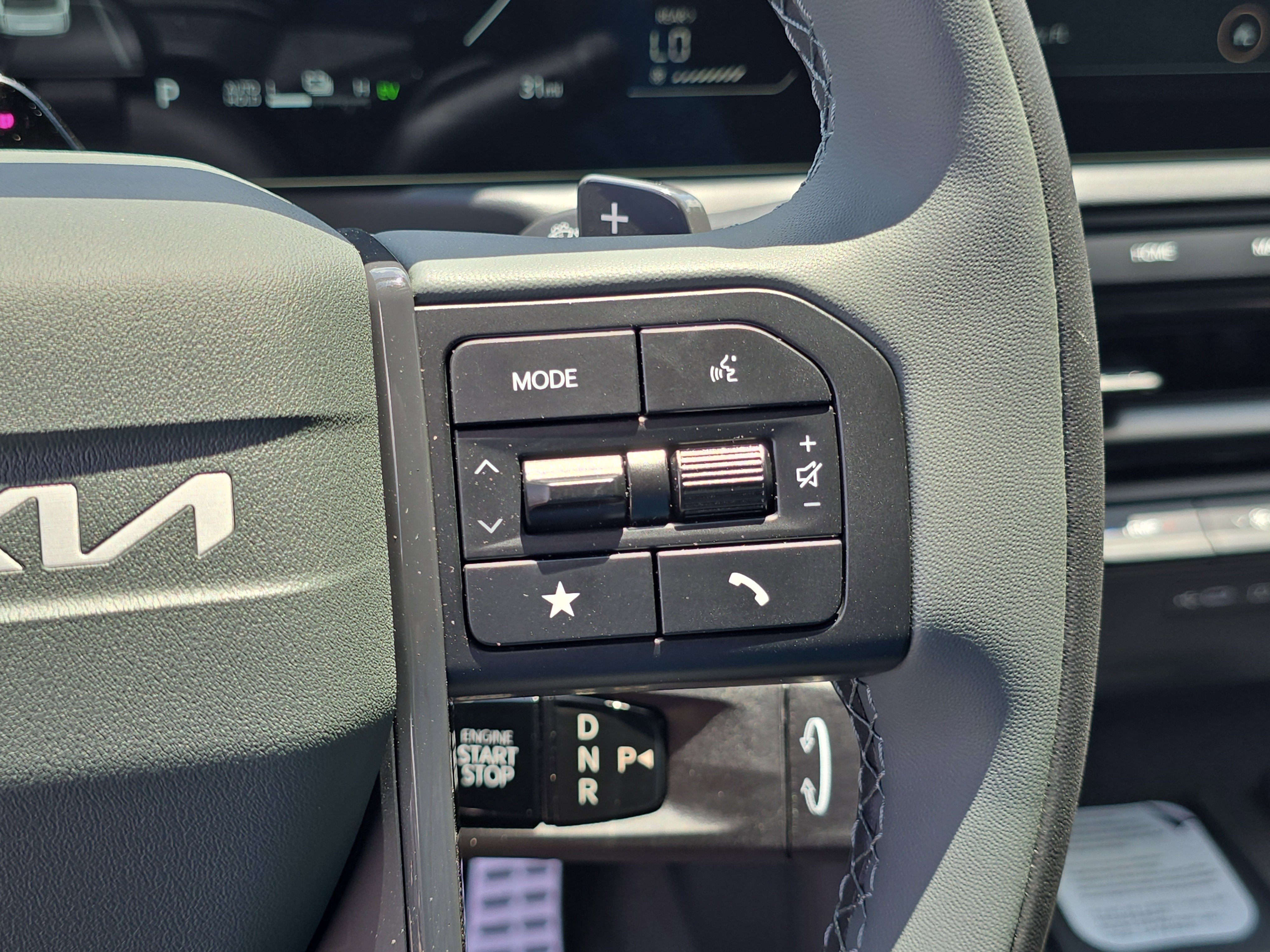New 2027 Glacial White Pearl Kia X-LINE SX image 32
