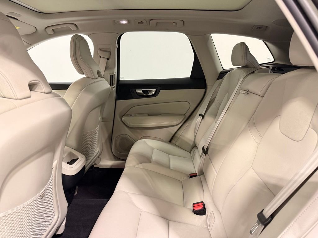Used 2023 Gray Volvo  image 21