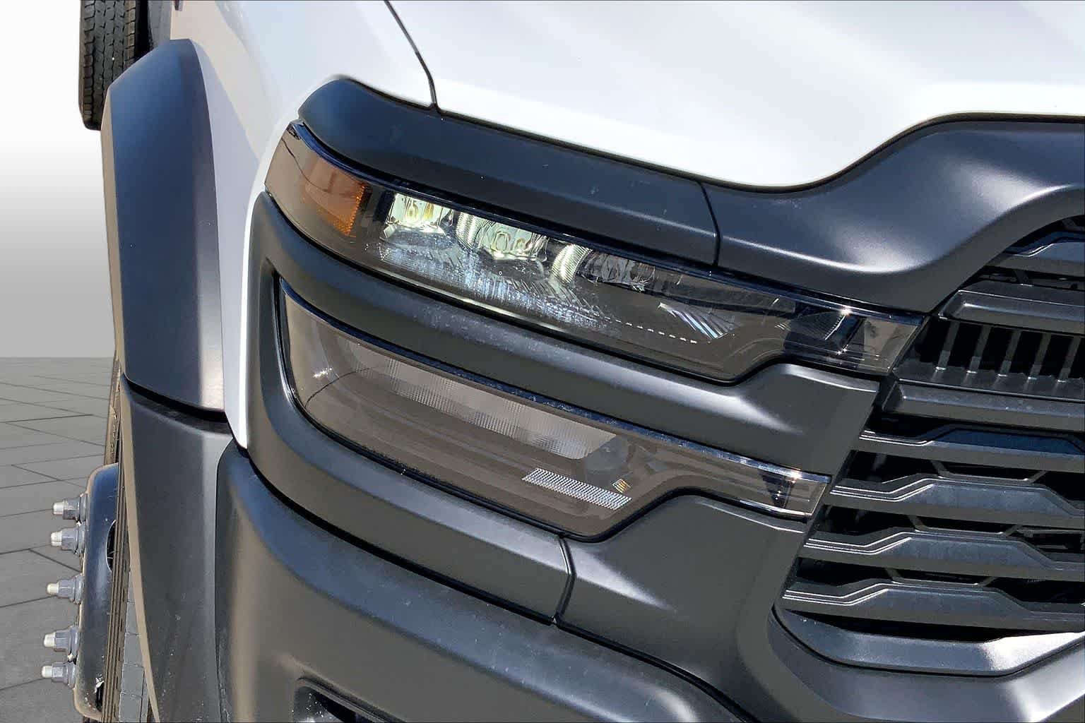 New 2026 Bright White Clear-Coat Exterior Paint RAM Tradesman image 13
