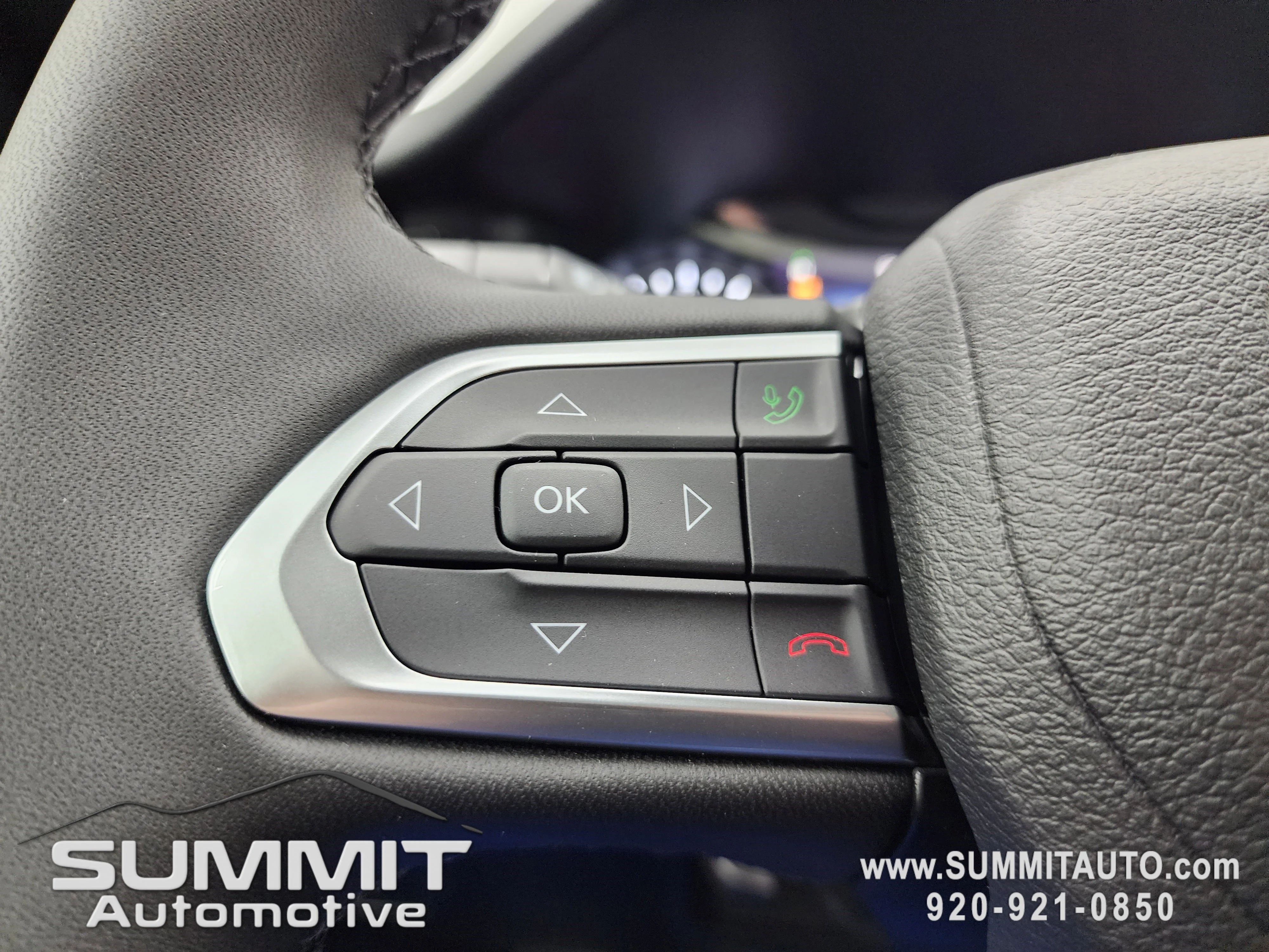 New 2026 Diamond Black Crystal Pearl-Coat Exterior Paint Jeep Latitude image 15