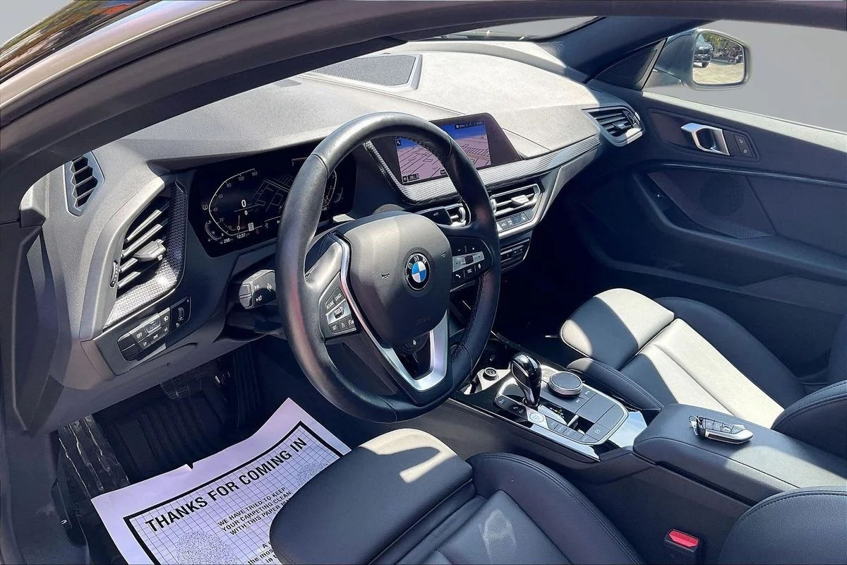Used 2024  BMW xDrive image 17