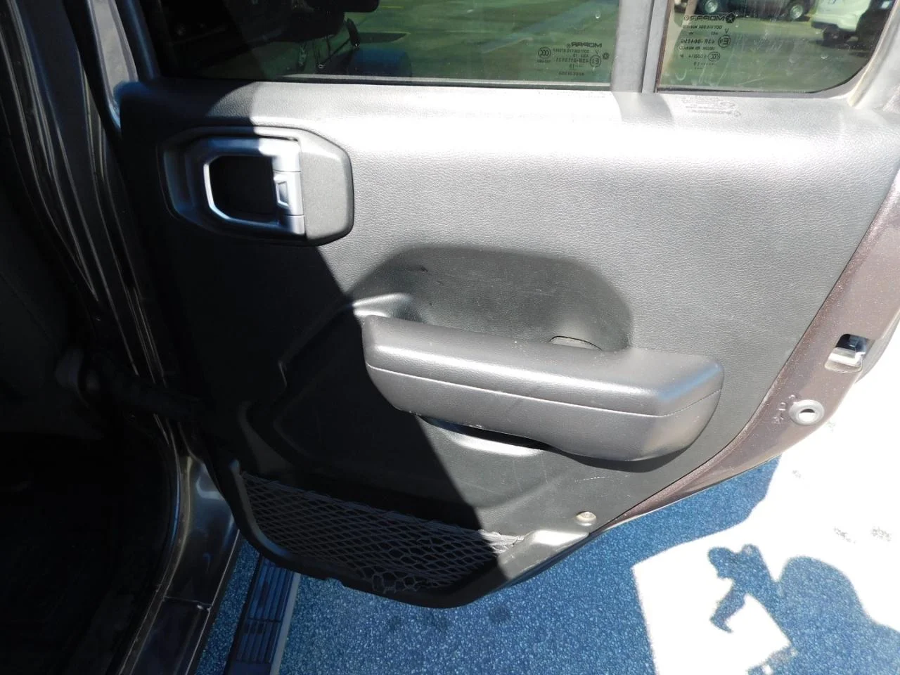 Used 2019 Gray Jeep SPORT S 4X4 image 10
