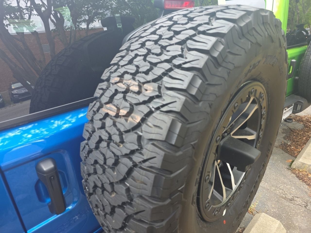 New 2026 Hydro Blue Pearl-Coat Exterior Paint Jeep Rubicon X image 23