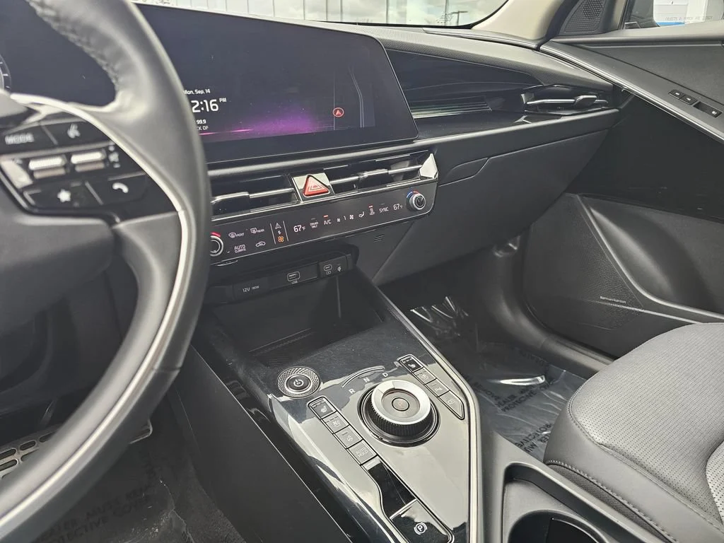 Used 2023  Kia Wave image 31