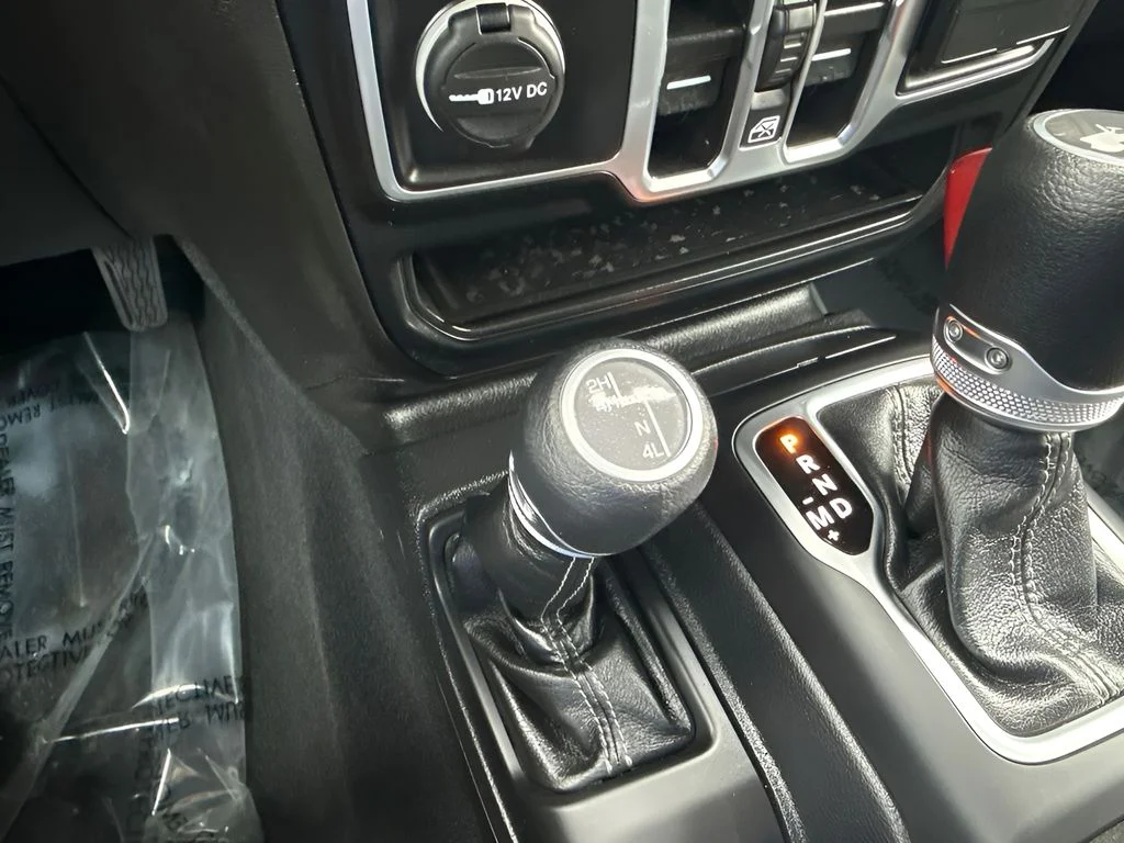 Used 2025 White Jeep Sport S image 20
