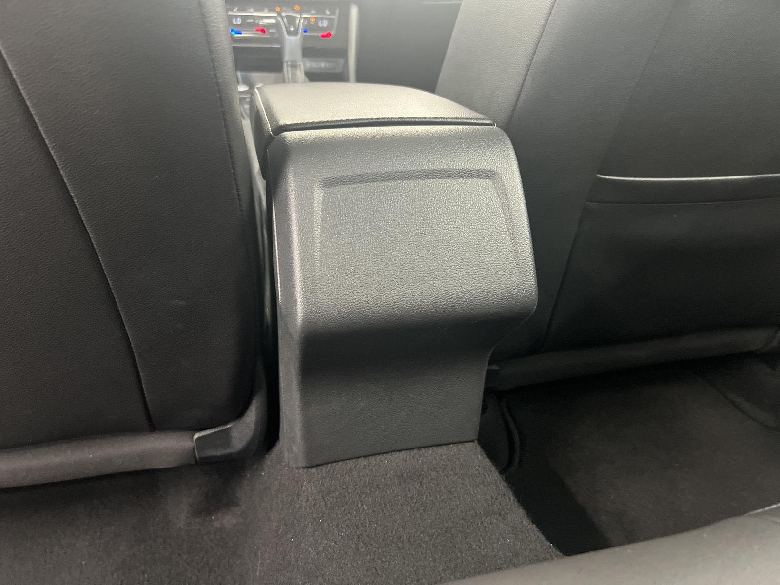 Used 2025 GRAY Volkswagen SE image 28
