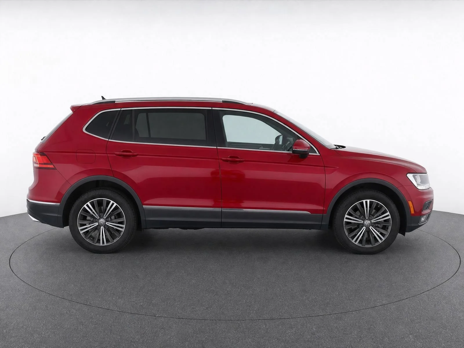 Used 2018 Cardinal Red Metallic Volkswagen 2.0T SEL image 8
