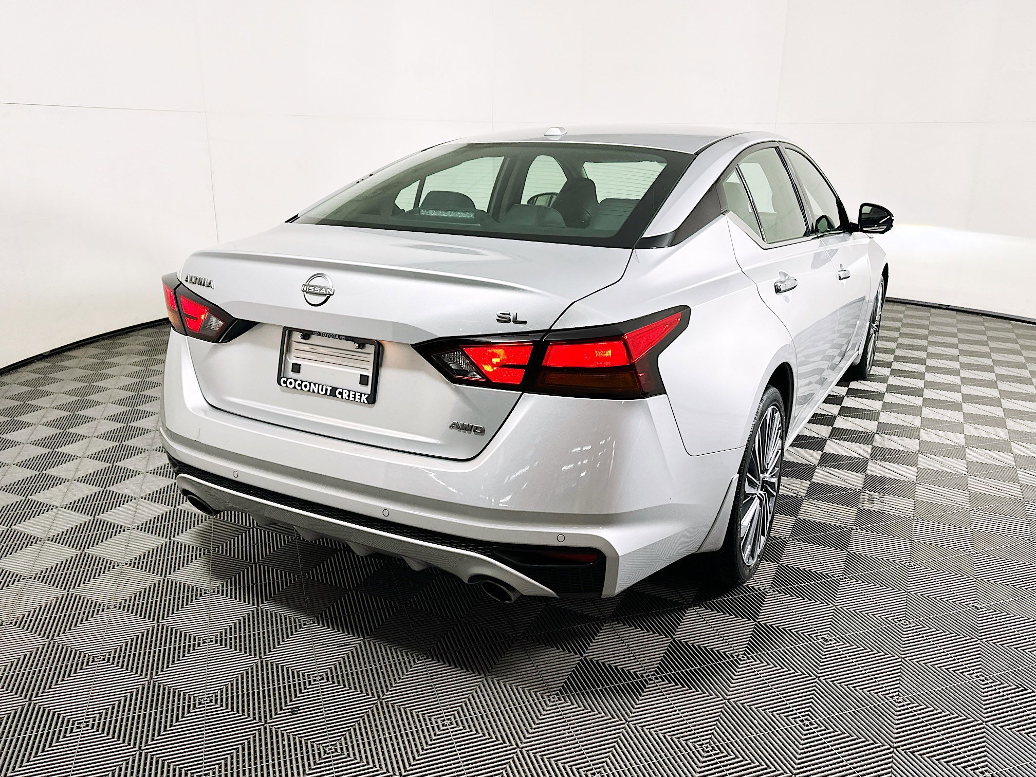 2024 Nissan Altima thumbnail 5