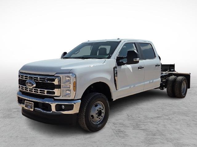 New 2026 Oxford White Ford F-350® XL image 5