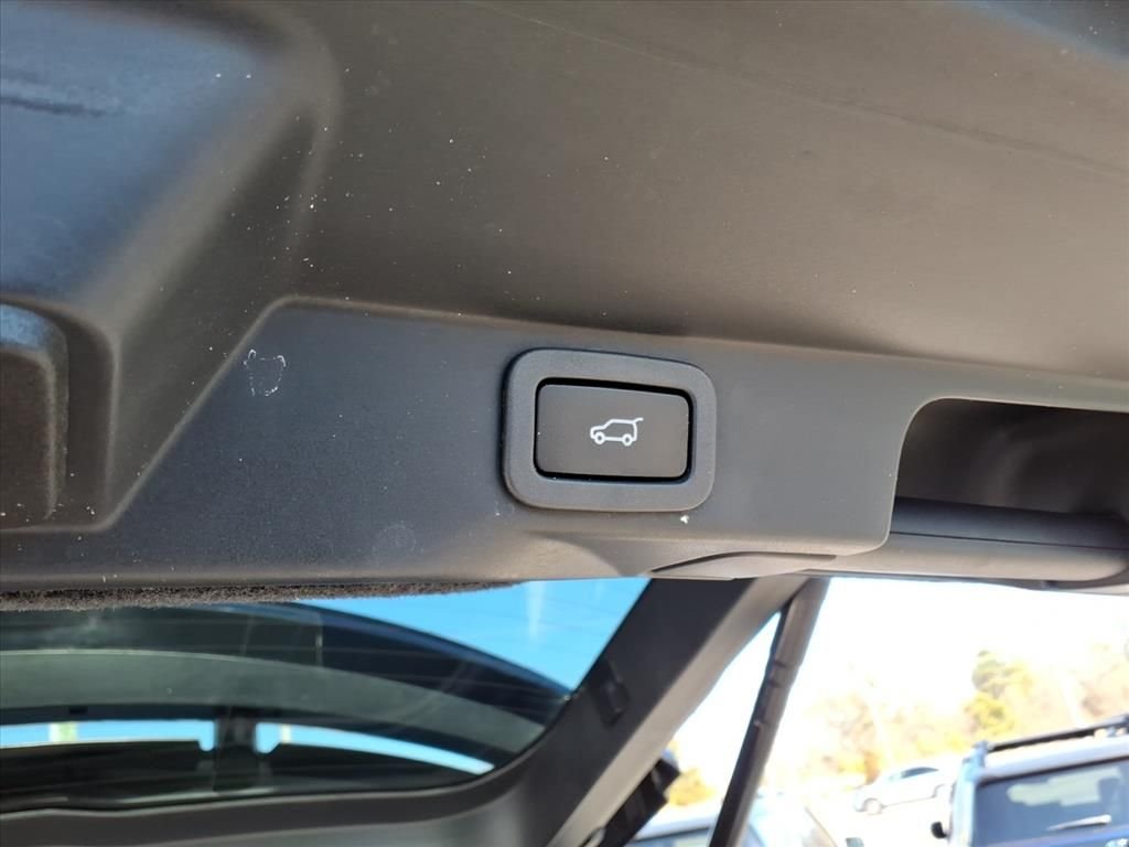 Used 2020 Santorini Black Metallic Land Rover SE image 26