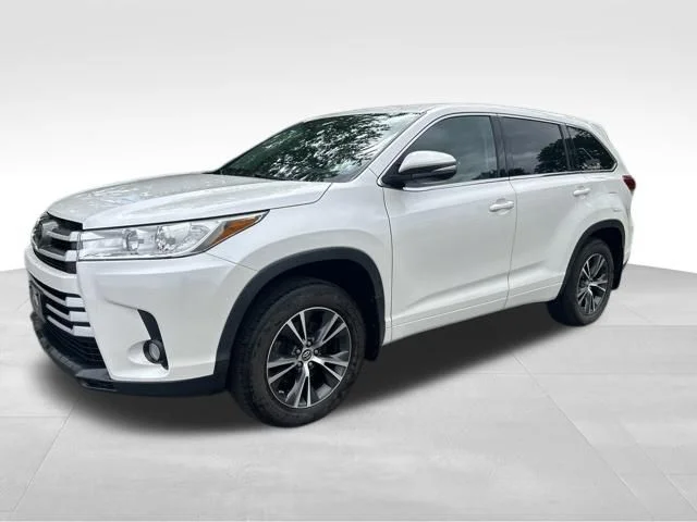 Used 2018 White Toyota LE Plus image 1