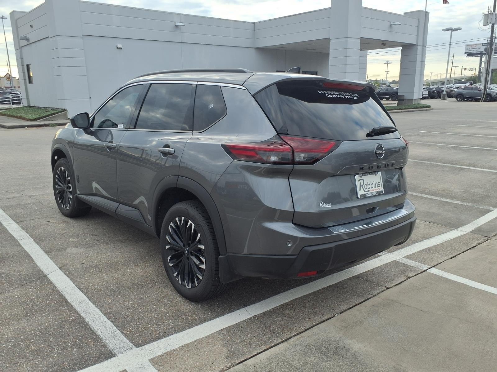 2026 Nissan Rogue photo 4 of 27