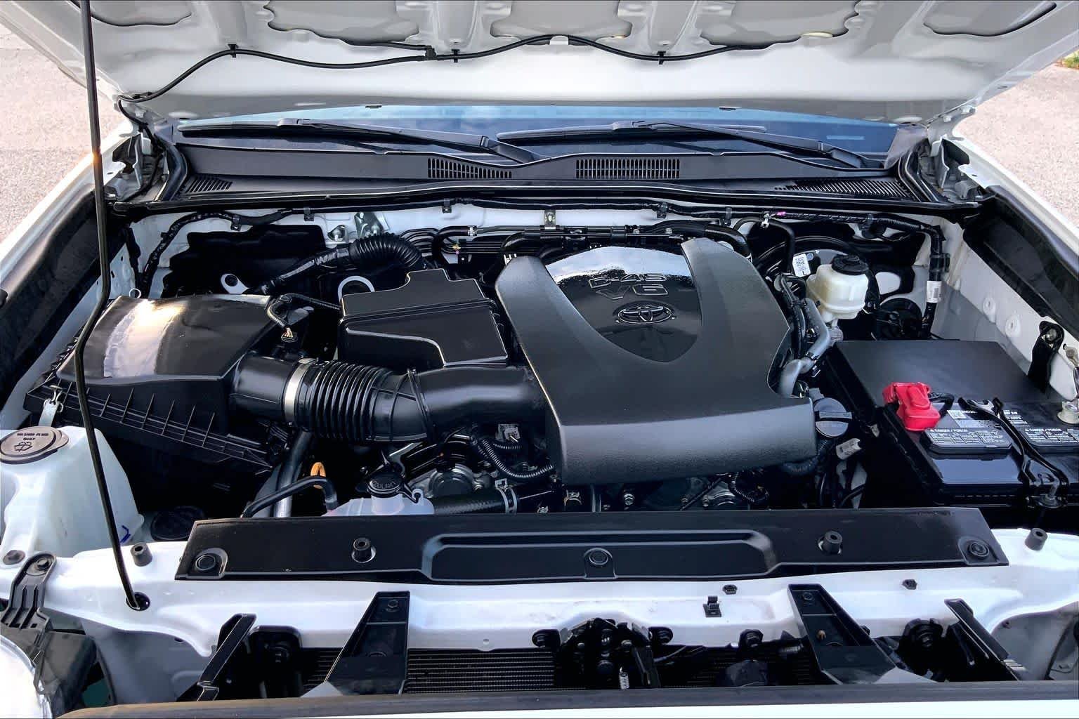 Used 2023 Ice Cap Toyota SR5 image 31