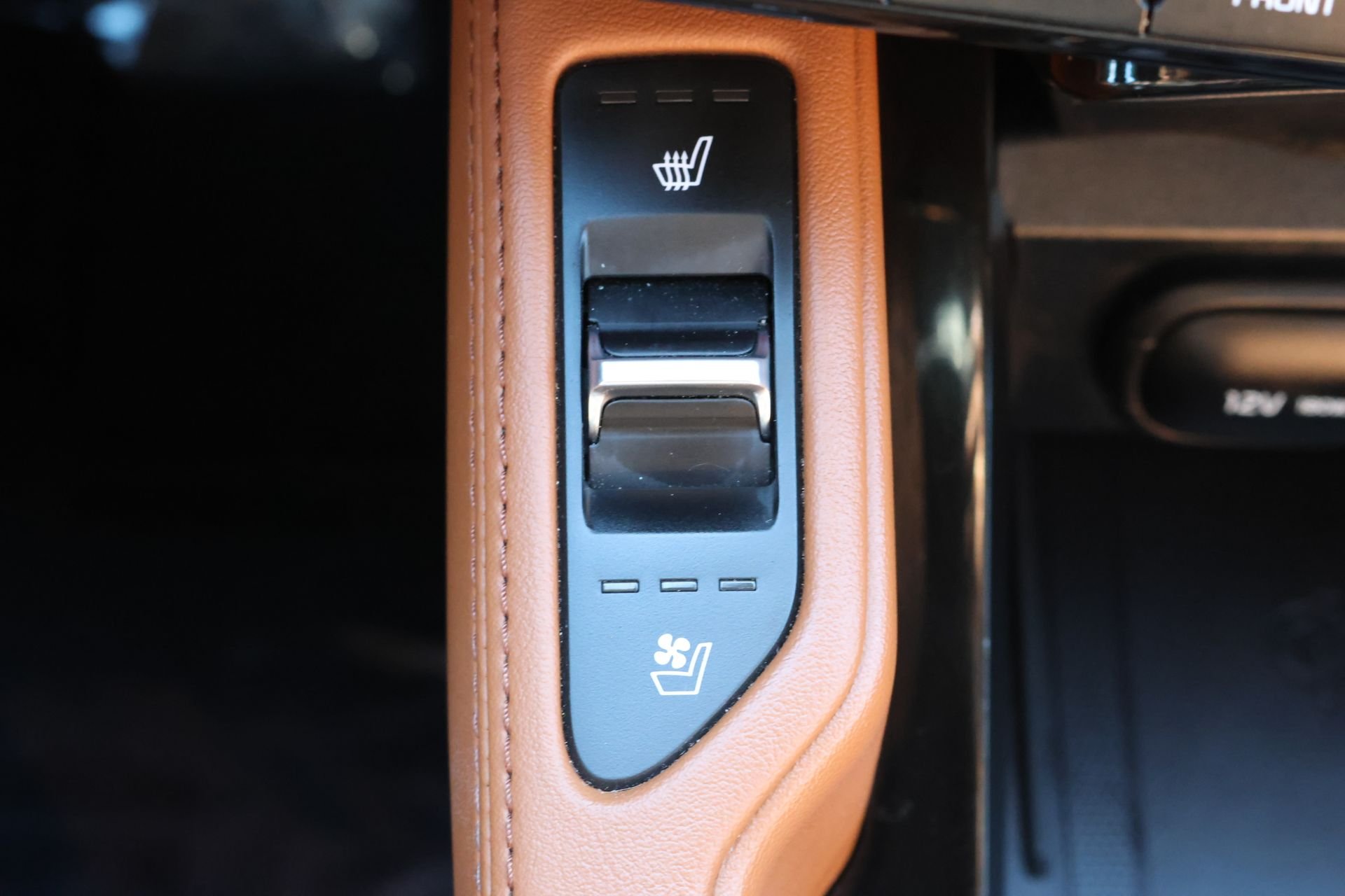 Used 2024 Black Kia EX X-Line image 18