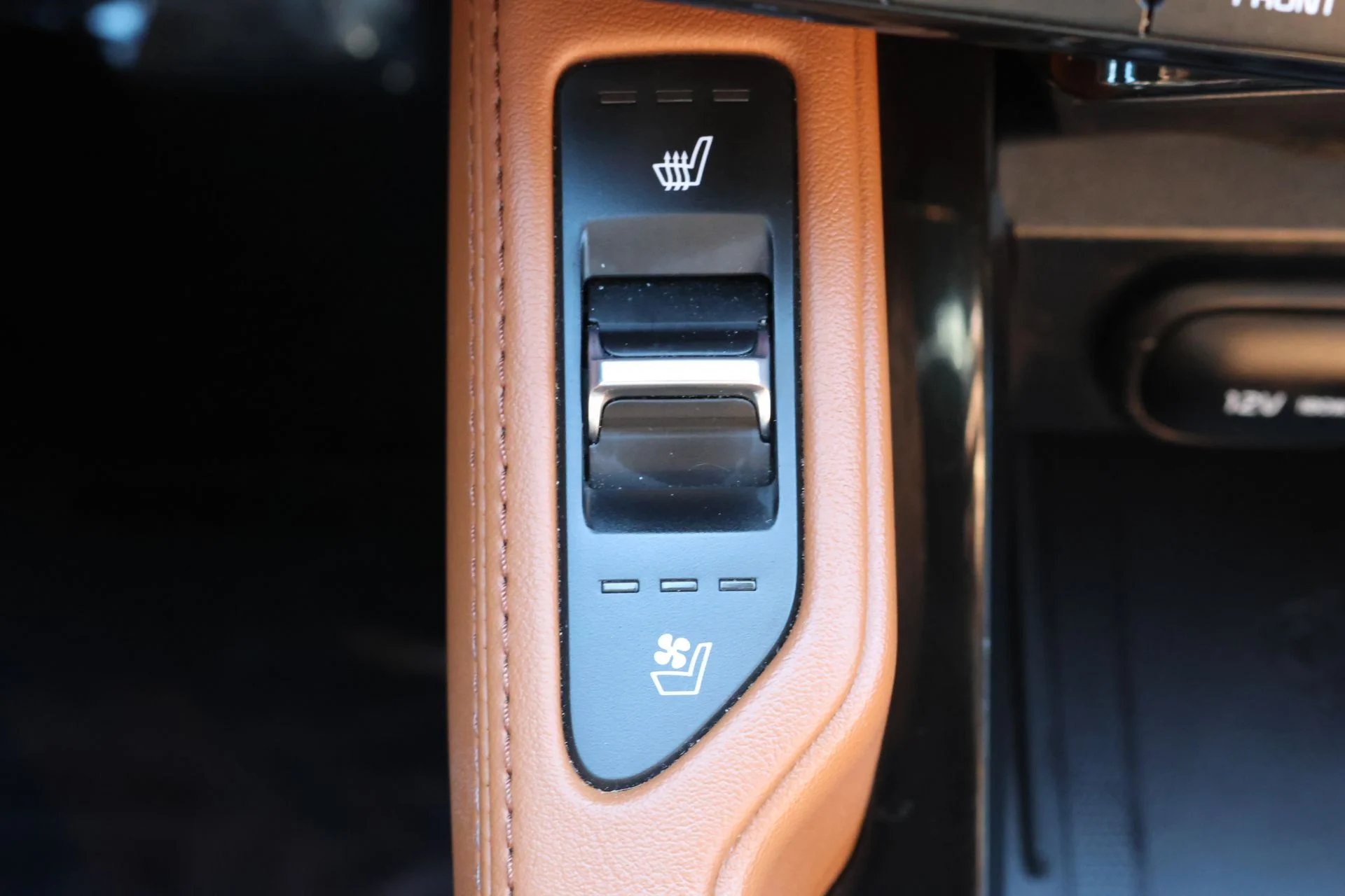 Used 2024 Black Kia EX X-Line image 18