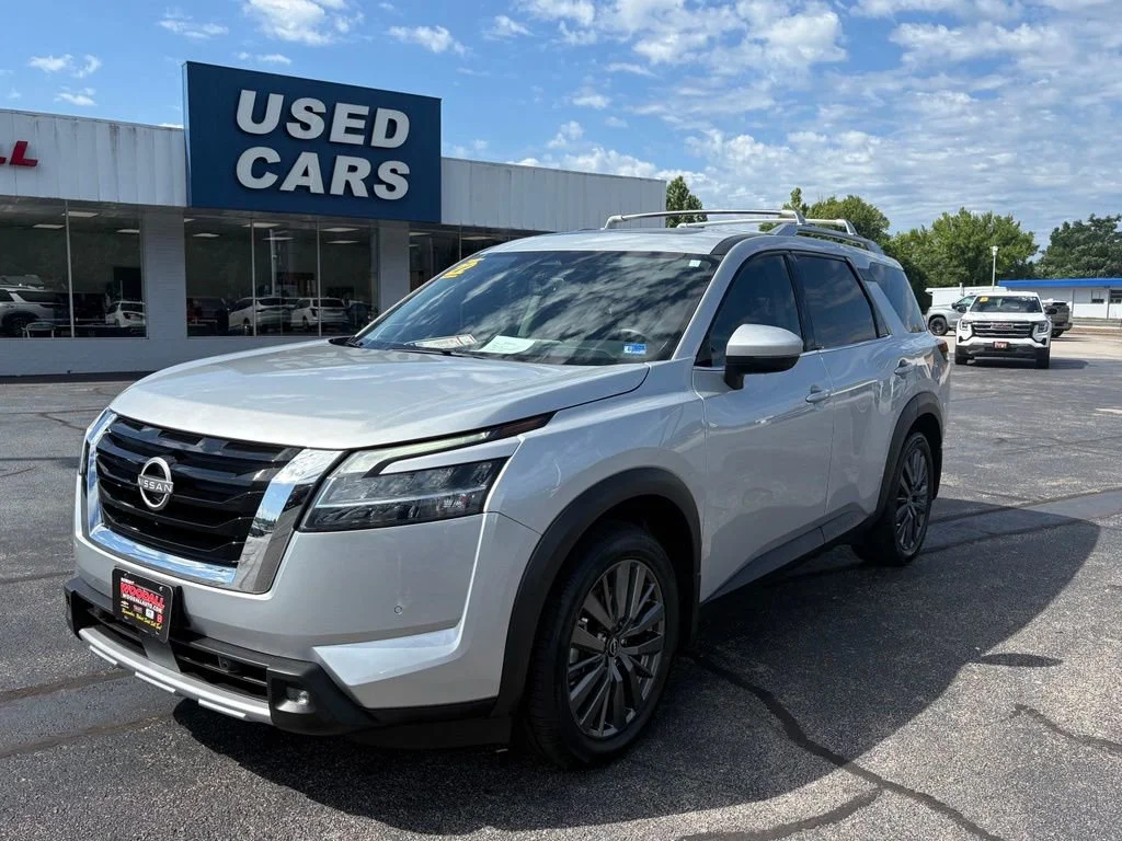Used 2022 Brilliant Silver Met Nissan SL image 2