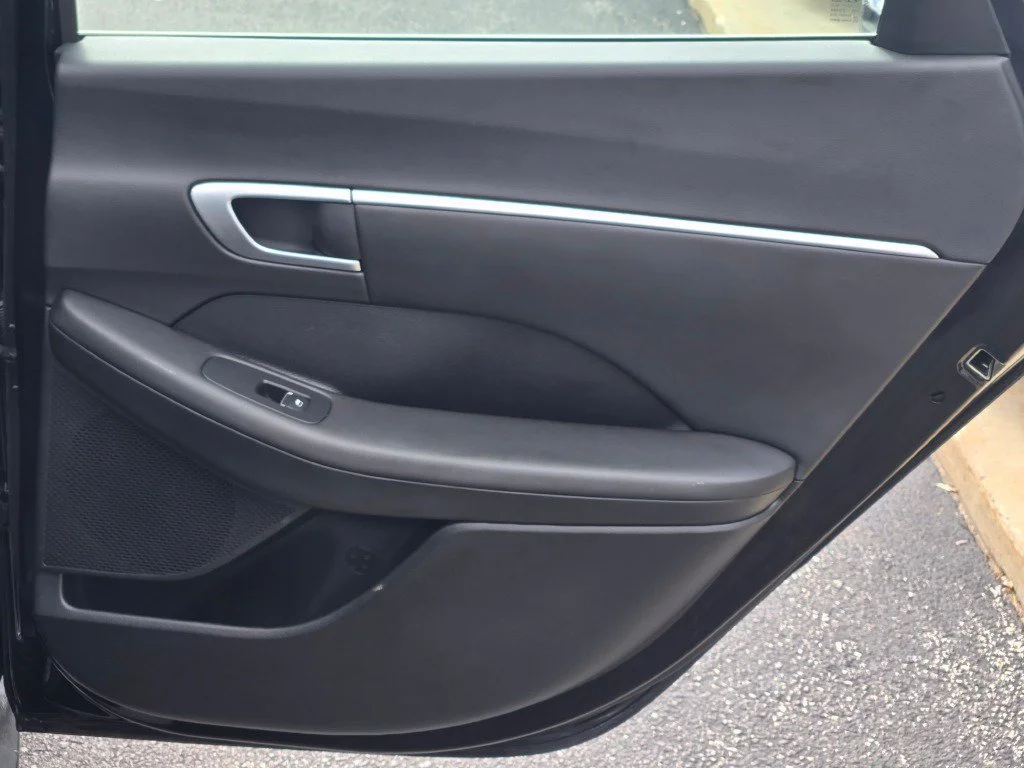 Used 2024 Black Hyundai SEL image 8