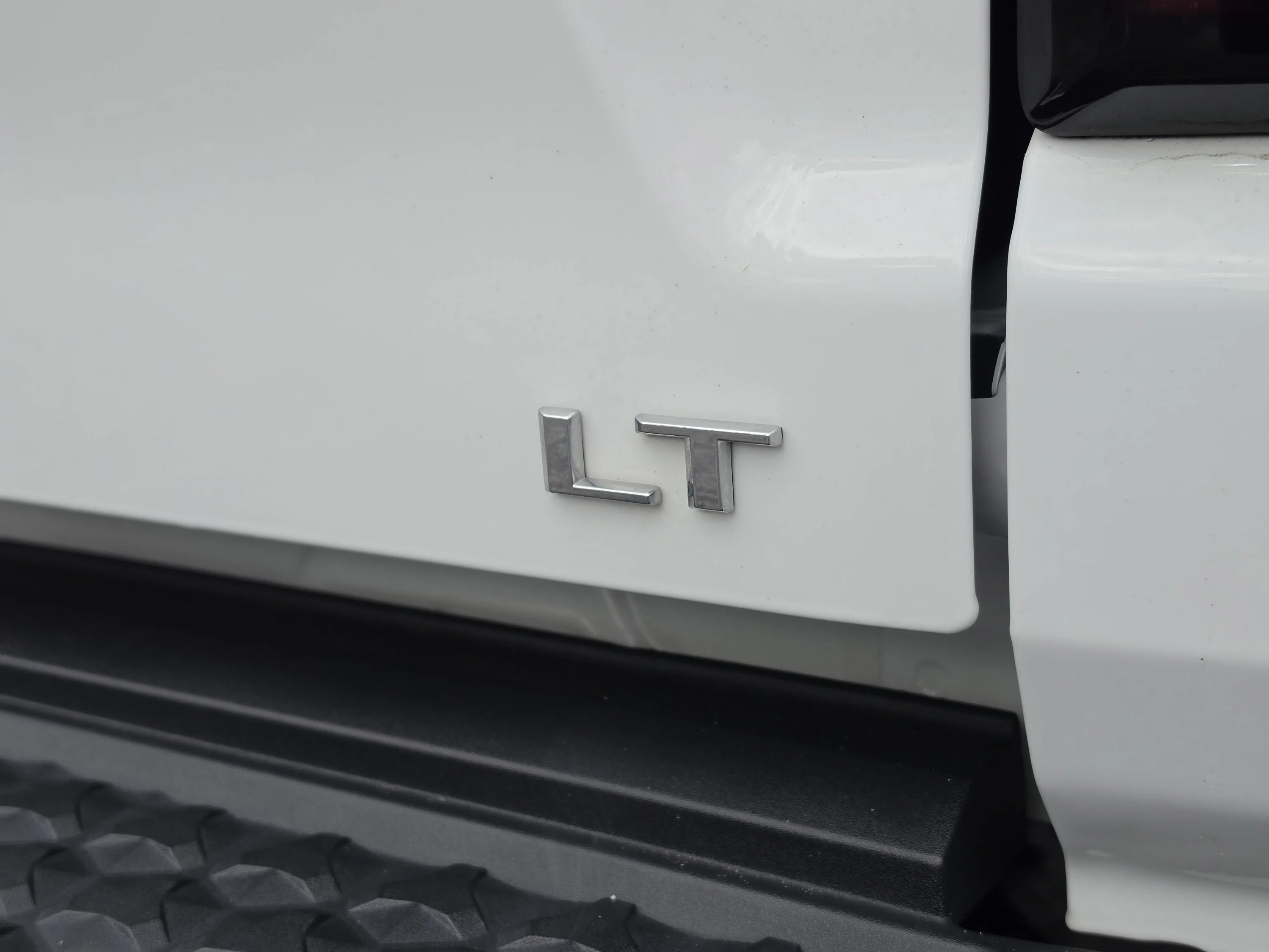 Used 2023 Summit White Chevrolet 4WD LT image 16
