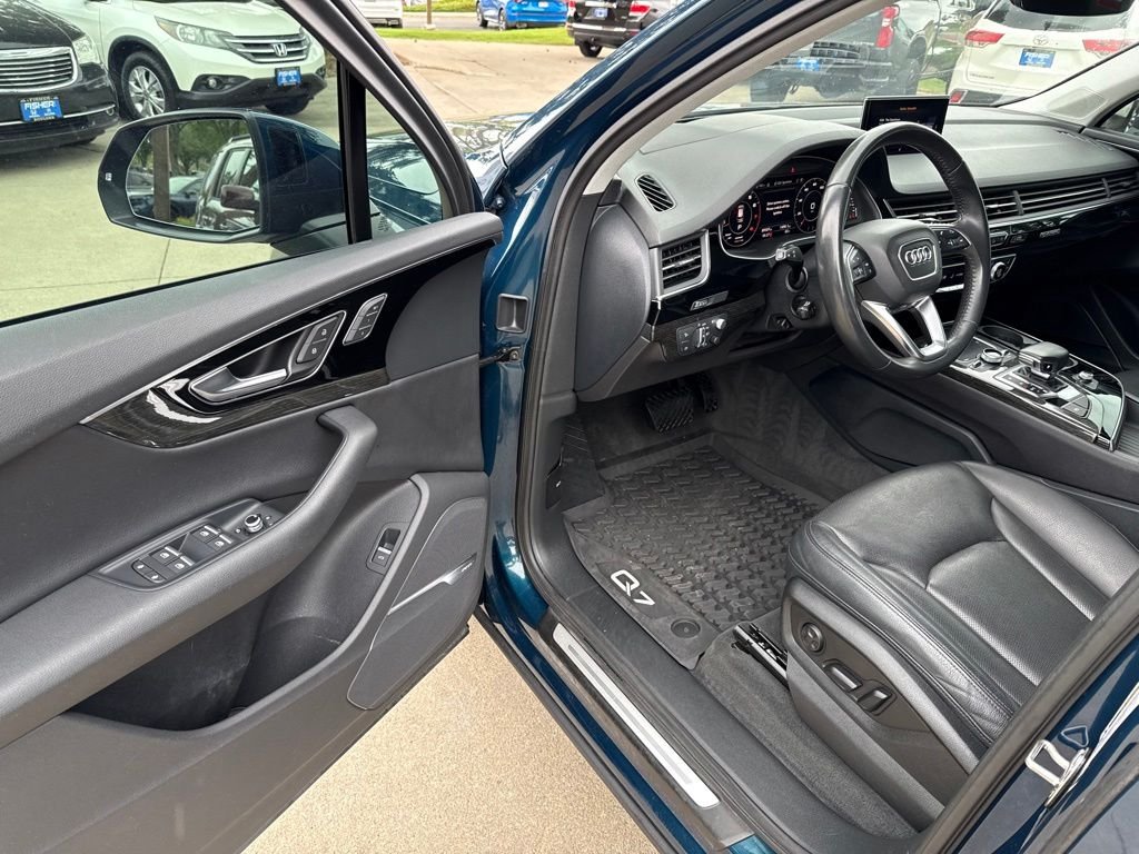 Used 2019 Galaxy Blue Metallic Audi 55 Prestige image 11