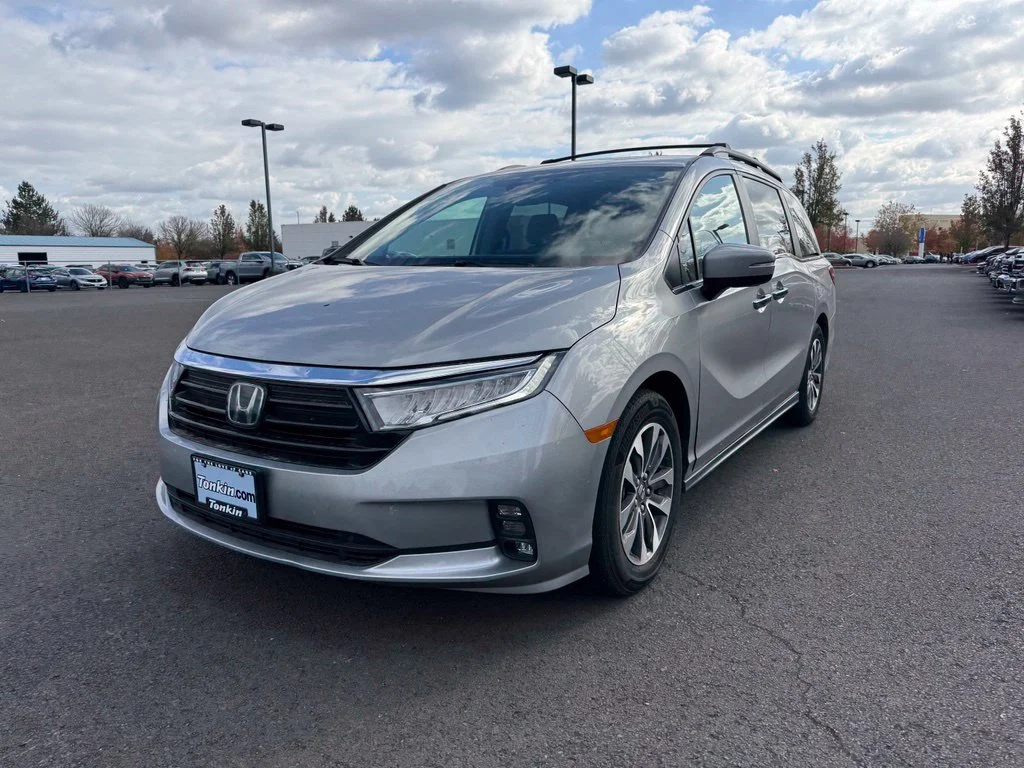 Used 2024 Lunar Silver Metallic Honda EX-L image 3
