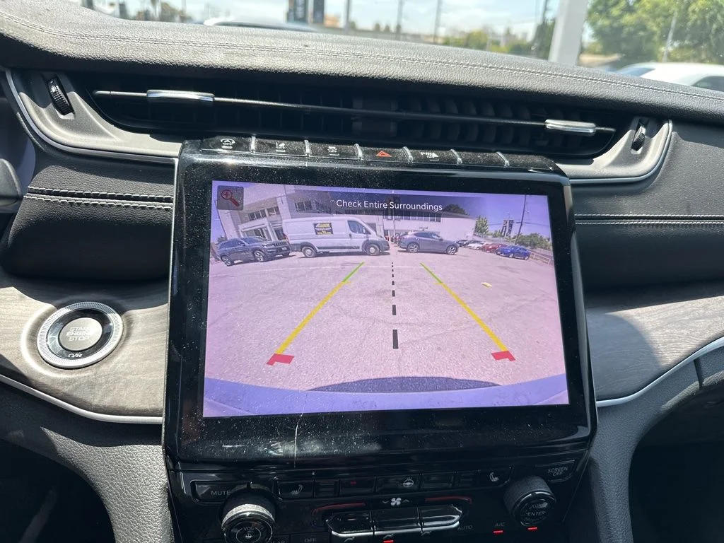 Used 2023 White/off-white Jeep Limited image 13