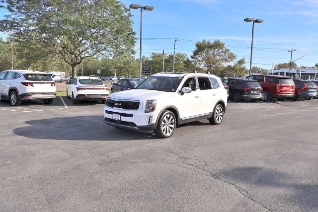 Used 2022 White Kia S image 1