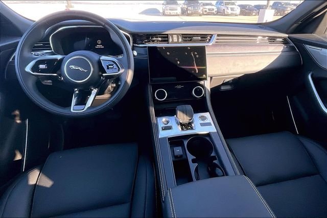 New 2025 Ostuni Pearl White JAGUAR P400 R-DYNAMIC S image 5