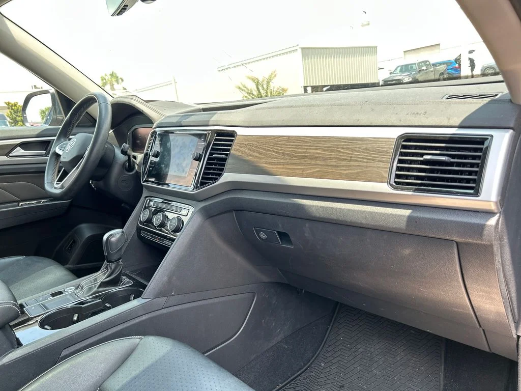 Used 2022 Gray Volkswagen 3.6L V6 SE w/Technology image 16